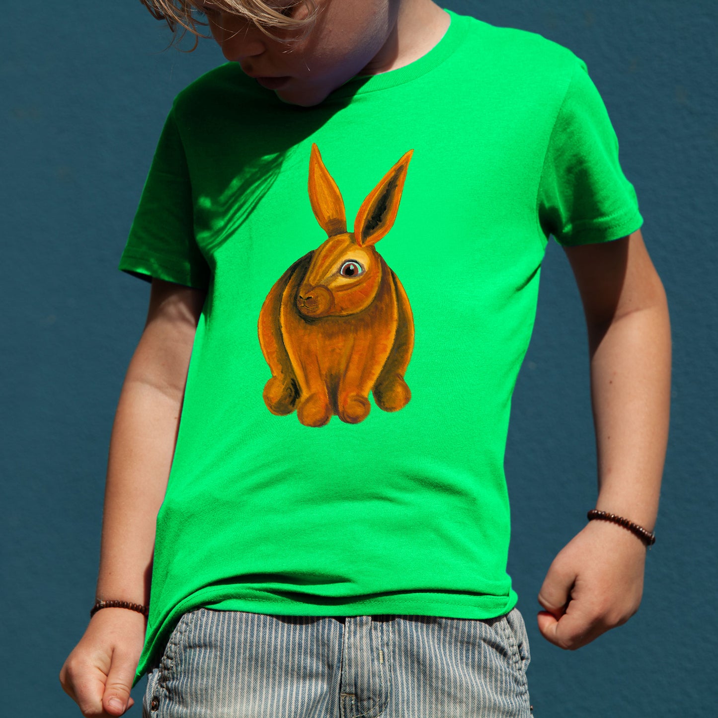 Kinder T-Shirt Oster-Hase Maria – Bio-Baumwolle | Grün | Vegan | Motiv aus ‚Wer macht das Osternest‘