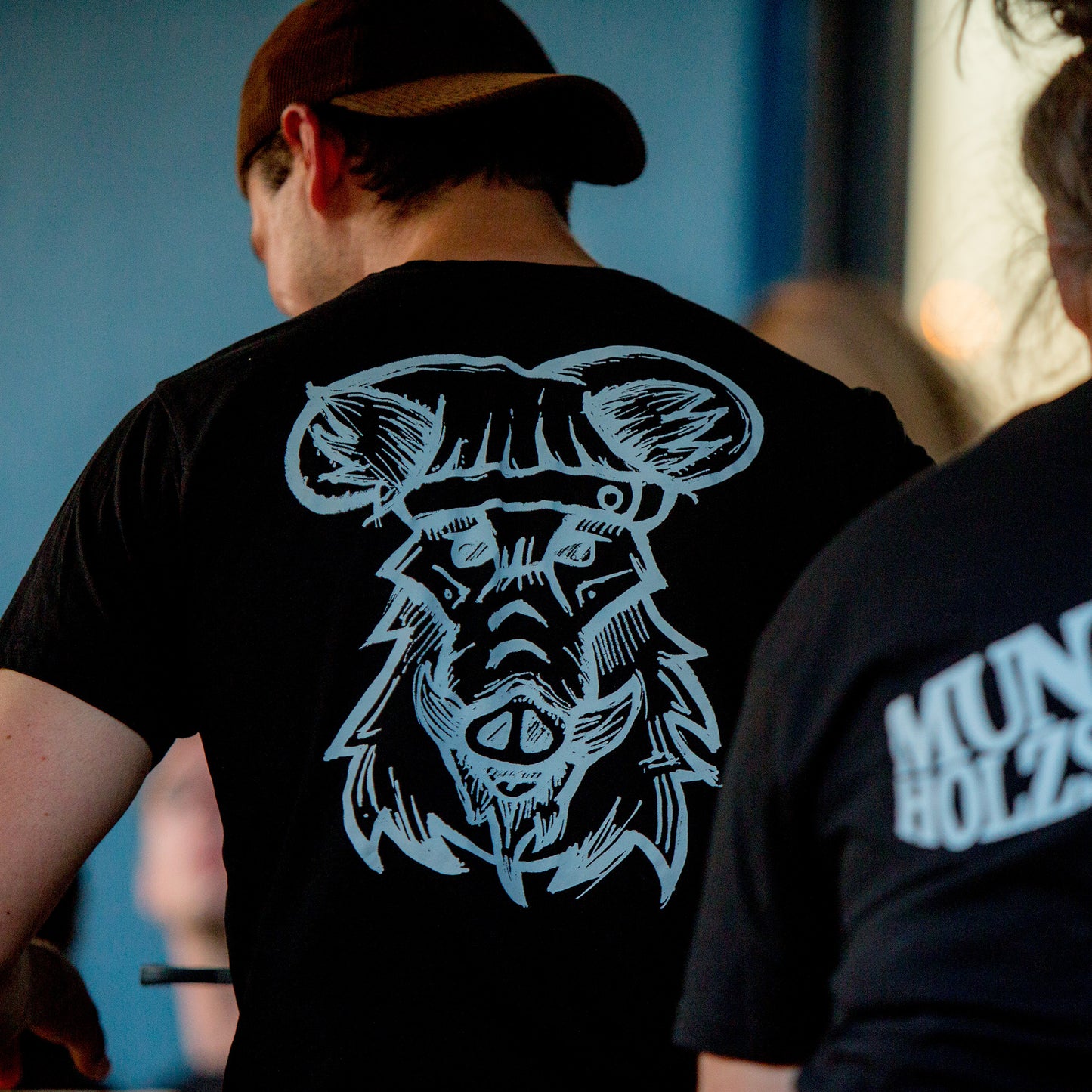 T- Shirt "Munteres Holzschwein"